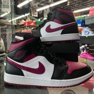Air Jordan 1 Mid Bred Toe Size 10